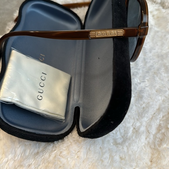 Gucci sun glasses - Picture 3 of 6